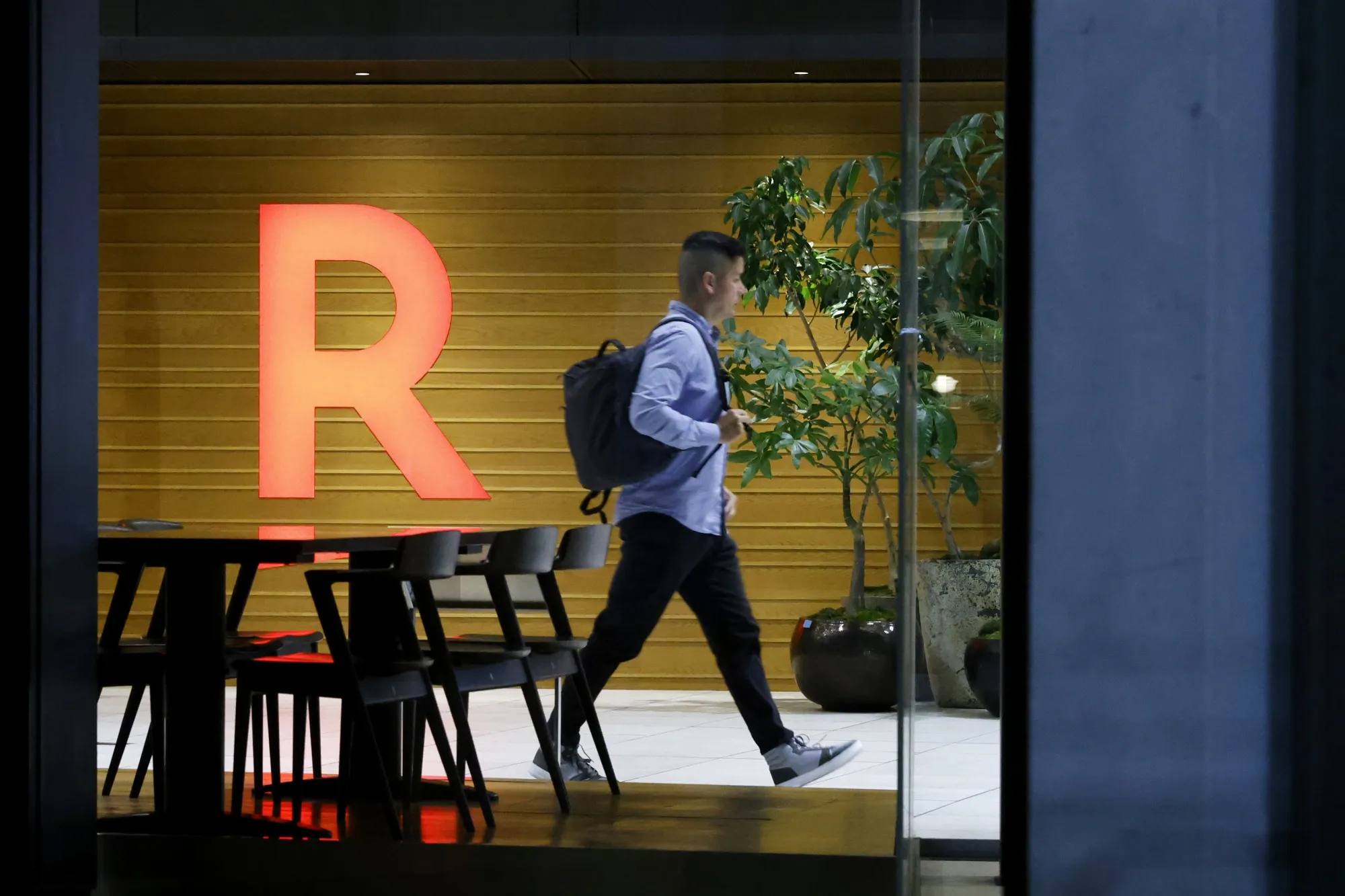 楽天Ｇドル建て債、発行額2500億円規模に増額へ－外債全額借り換え - Bloomberg