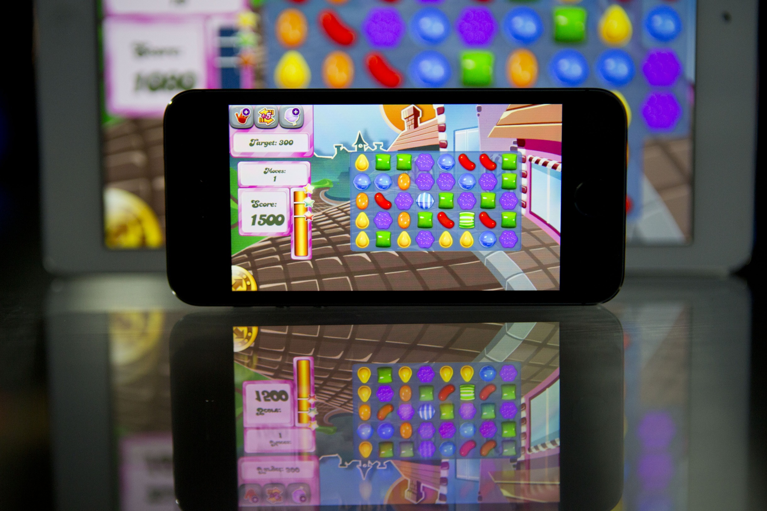 Candy Crush - Why 15 Million People Are Addicted to the Game 