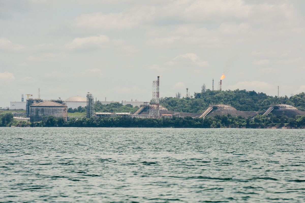 Malaysia Tightens Security at Petronas LNG Plants After Threats