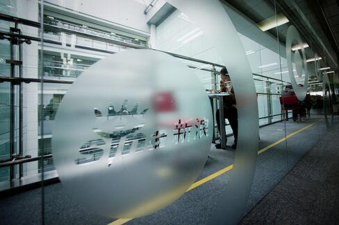 Renren to Elong Sink as Slowdown Cuts Forecasts