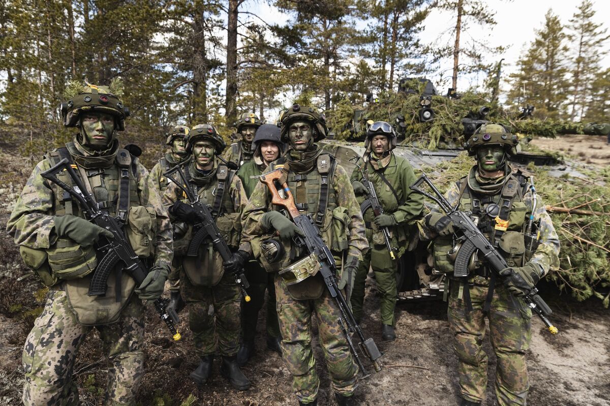 Ukraine Conflict Brings Finland's Troops And Tanks In From The Cold War -  Bloomberg