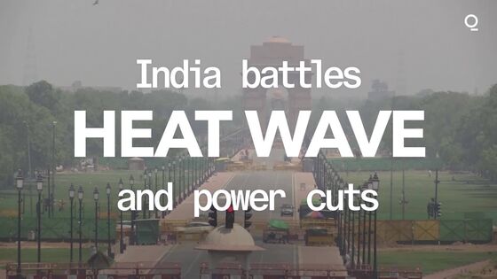 India Battles Heat Waves, Power Cuts (Video)