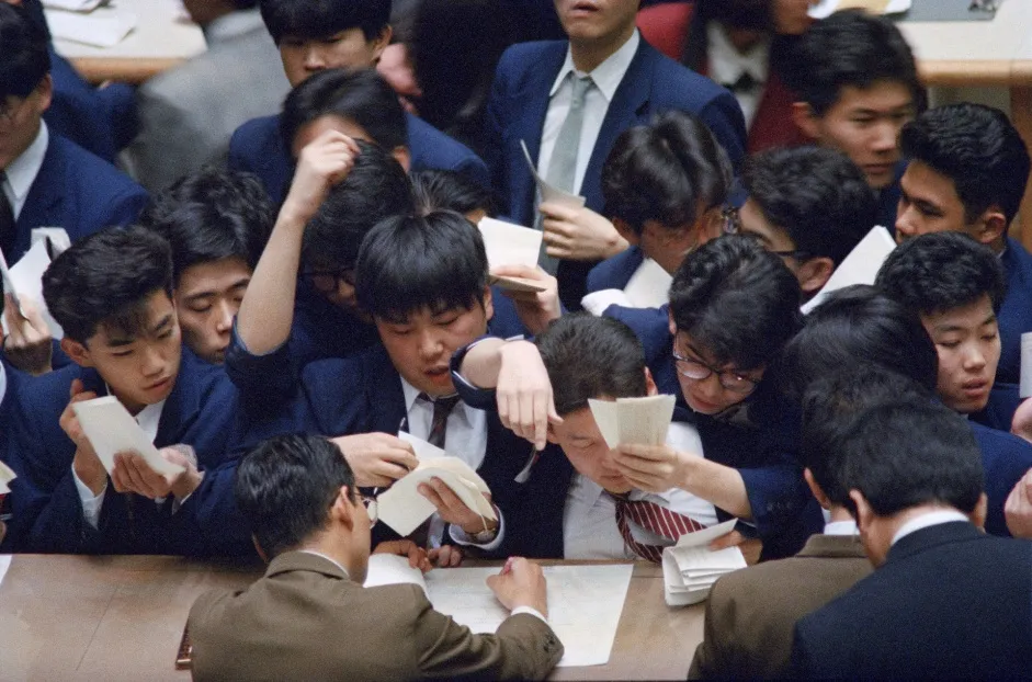 Losing it: Japanese traders in January 1990 as the bubble started to burst.