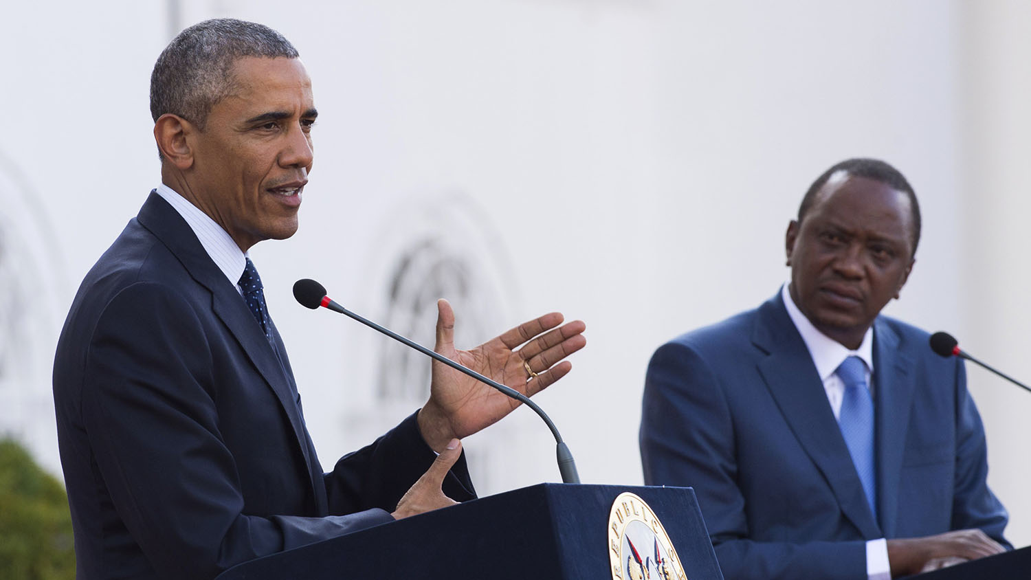 US President Barack Obama (L) and his Kenyan counterpart Uhuru Kenyatta give a joint press conference afteir their talks at the State House in Nairobi on July 25, 2015. In a joint press conference after talks with Kenyan President Uhuru Kenyatta, Obama pushed a tough message on Kenyan corruption, the civil war in South Sudan, controversial elections in Burundi and the fight against Somalia's Al-Qaeda-affiliated Shebab militants. AFP PHOTO / SAUL LOEB (Photo credit should read SAUL LOEB/AFP/Getty Images)
