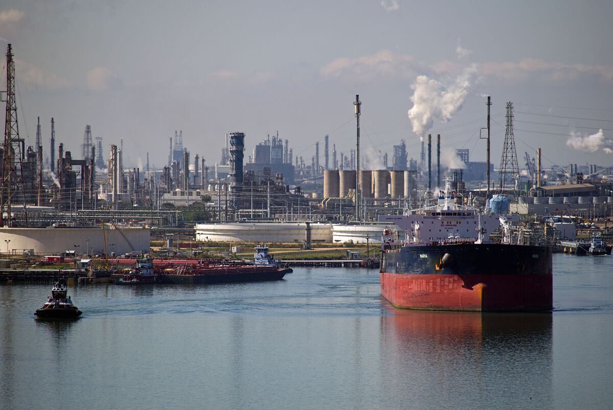Texas Water Crisis Threatens Booming Industrial Hotspot for Exxon, Koch