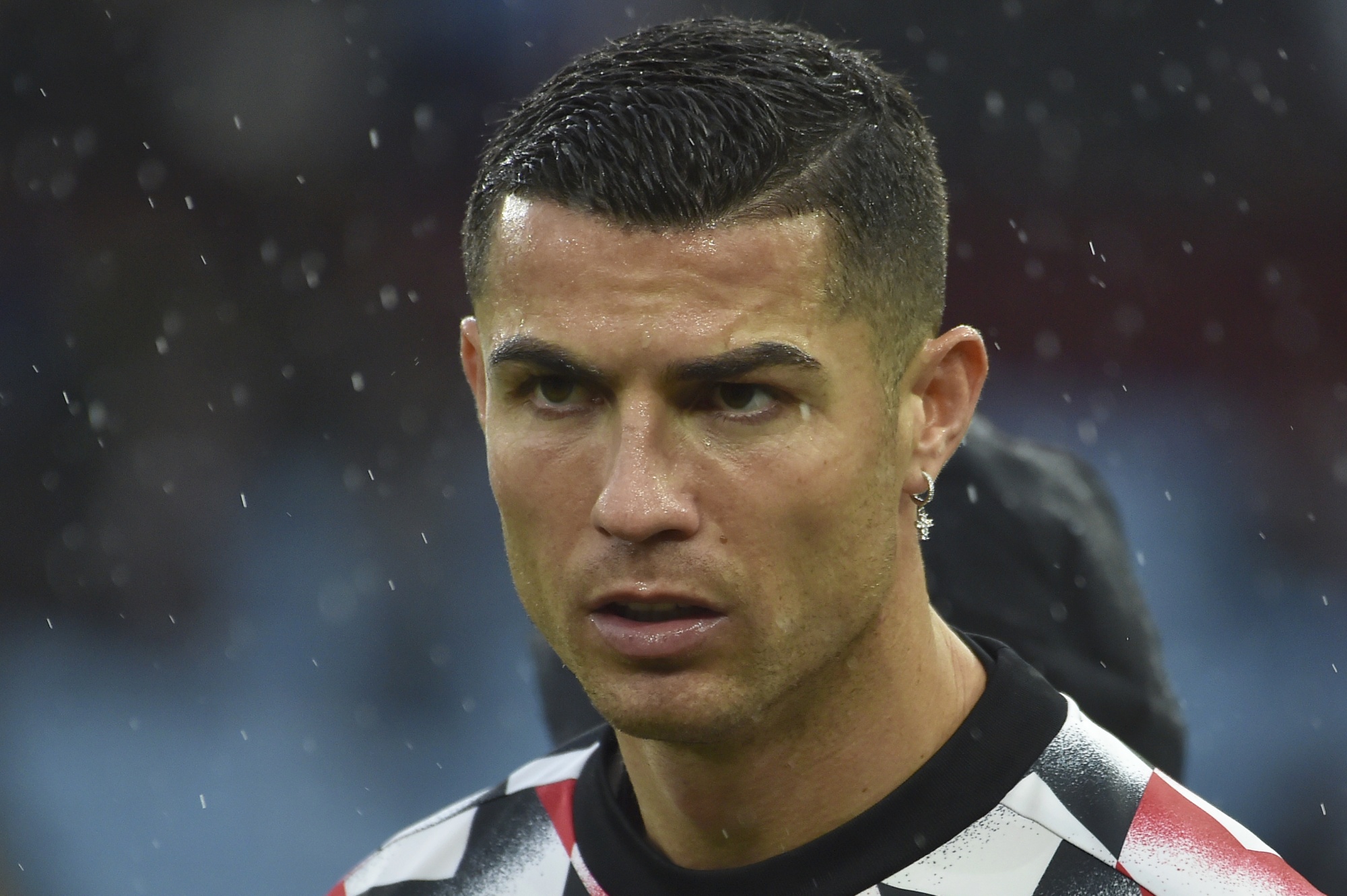 Cristiano Ronaldo threatens to quit Manchester United if they fail