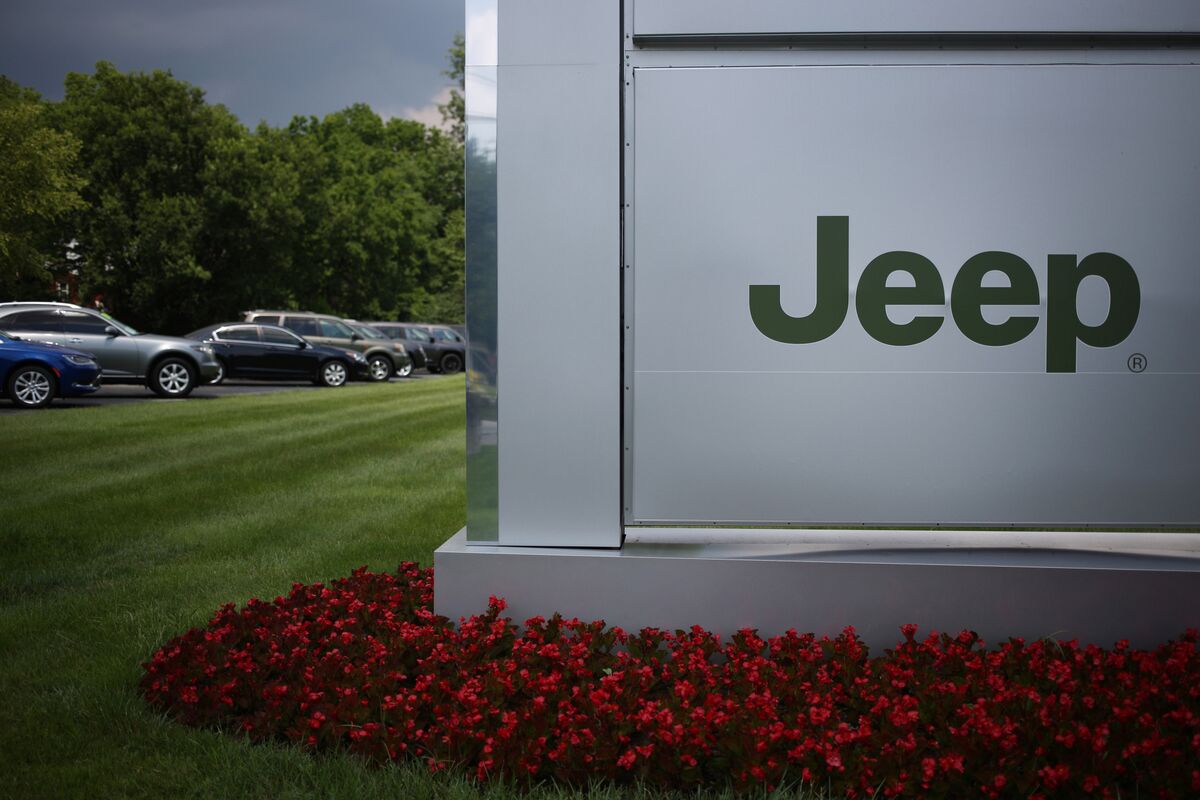 Jeep Maker May Invest Billions to Make EVs in Mexico