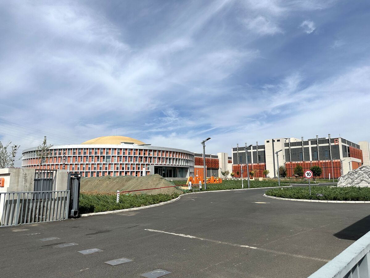 China Races to Build AI Data Centers Far Away From Its Biggest Cities