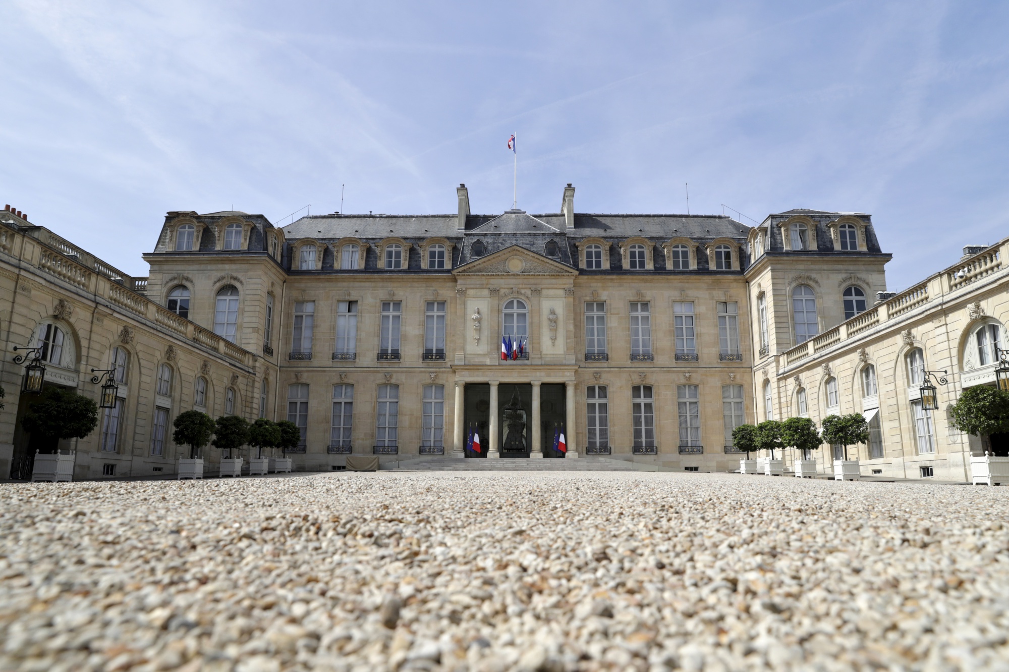 French Media Urge Macron to Reverse Elysee Palace Eviction Plan - Bloomberg