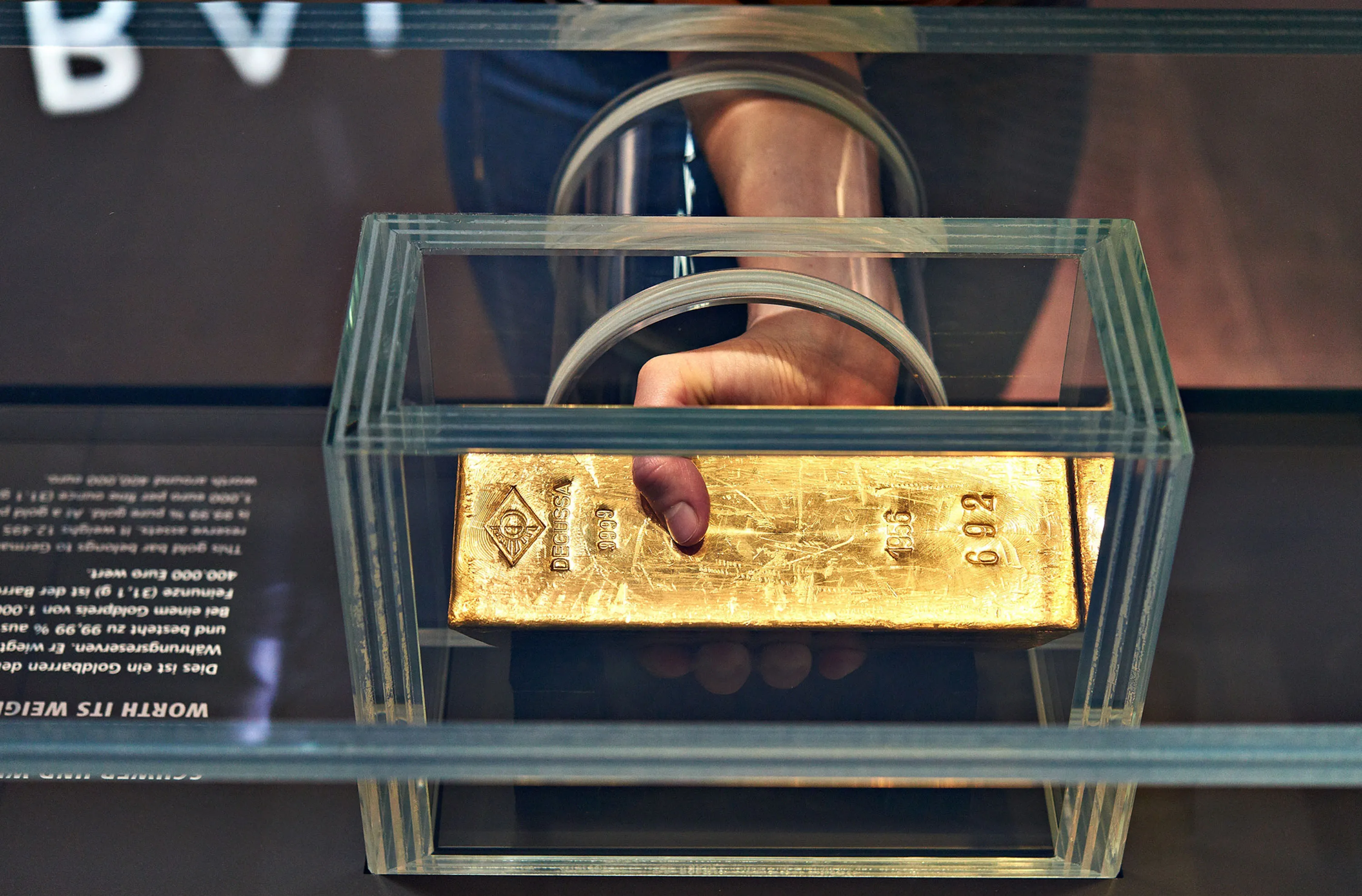 A $20 Million Playground for People Who Love Cash - Bloomberg