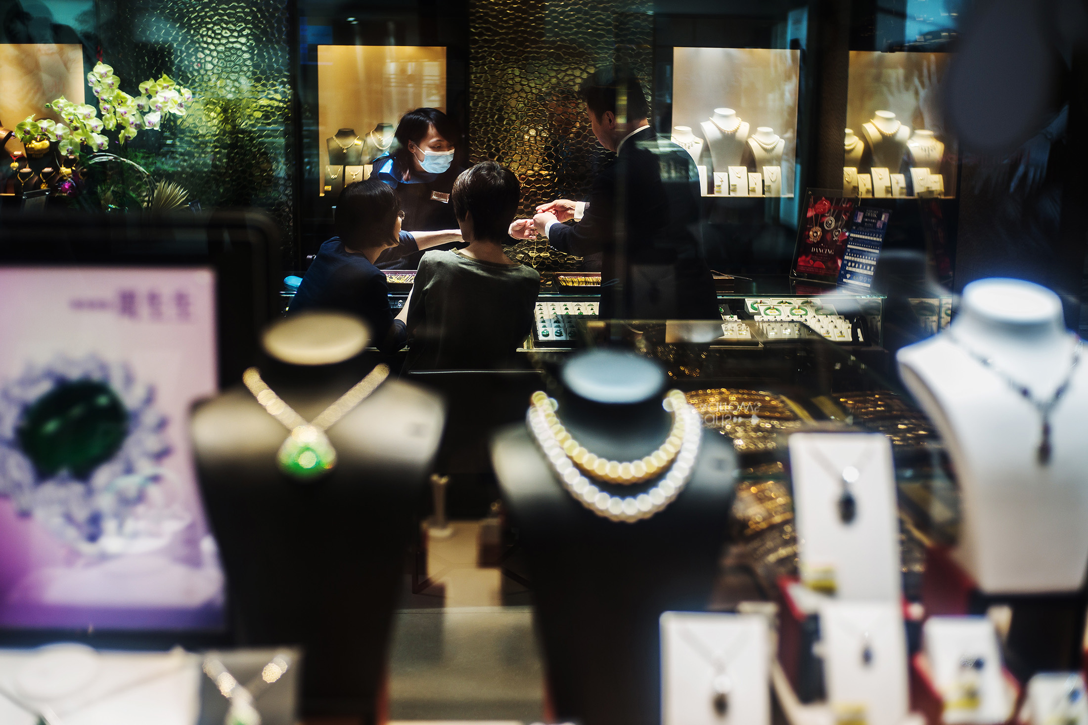 How to Buy Jewelry: An Expert Shares What You Are Doing Wrong - Bloomberg