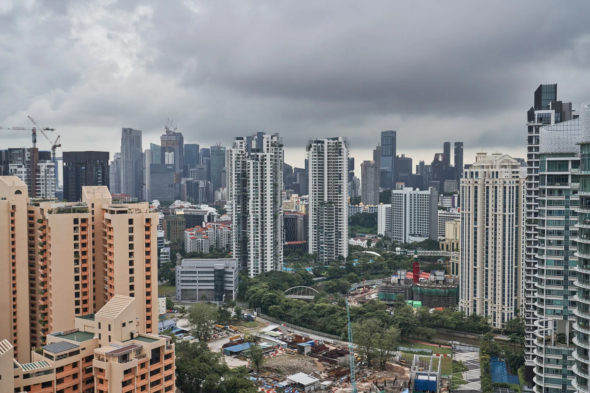 Singapore's Central Bank Sees 'Gradual and Uneven' Recovery 