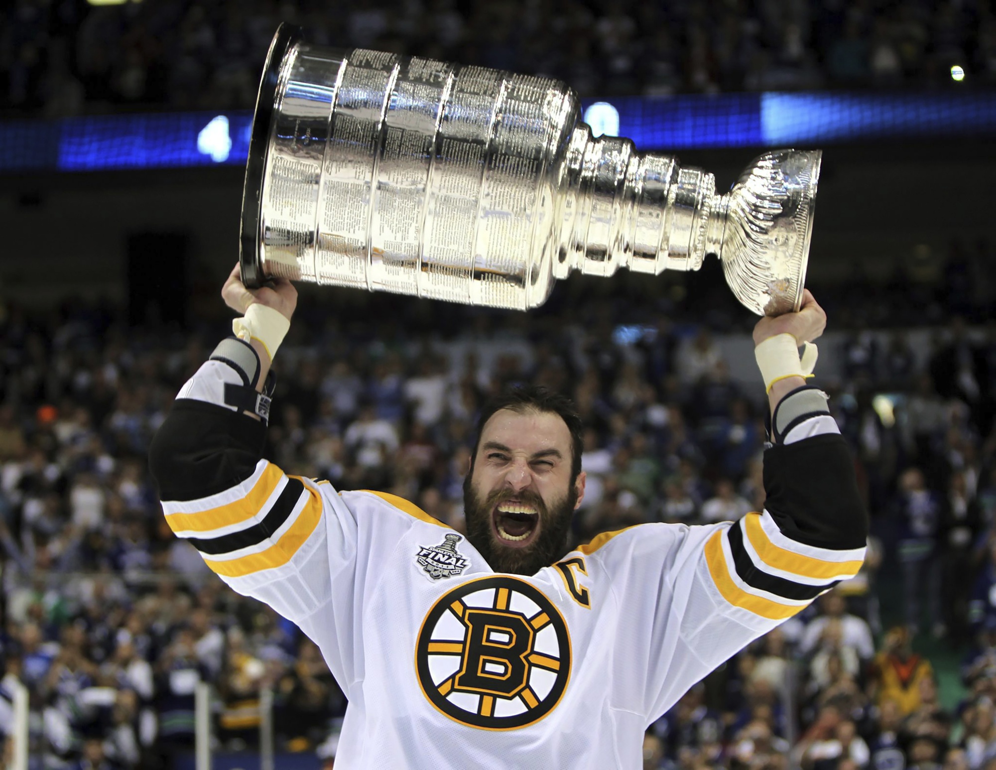 Ageless Zdeno Chara is honored before Bruins' victory - The Boston