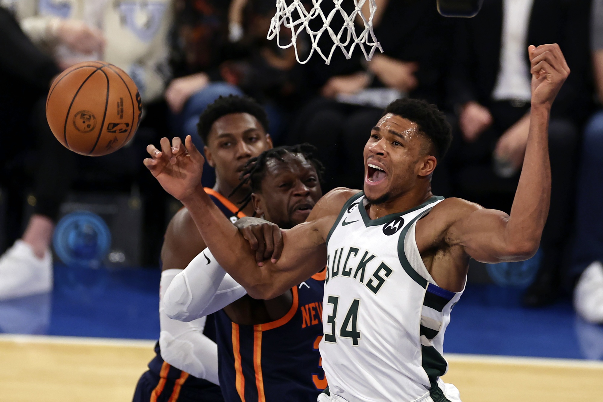 Giannis Antetokounmpo out of Bounds on Controversial Play vs