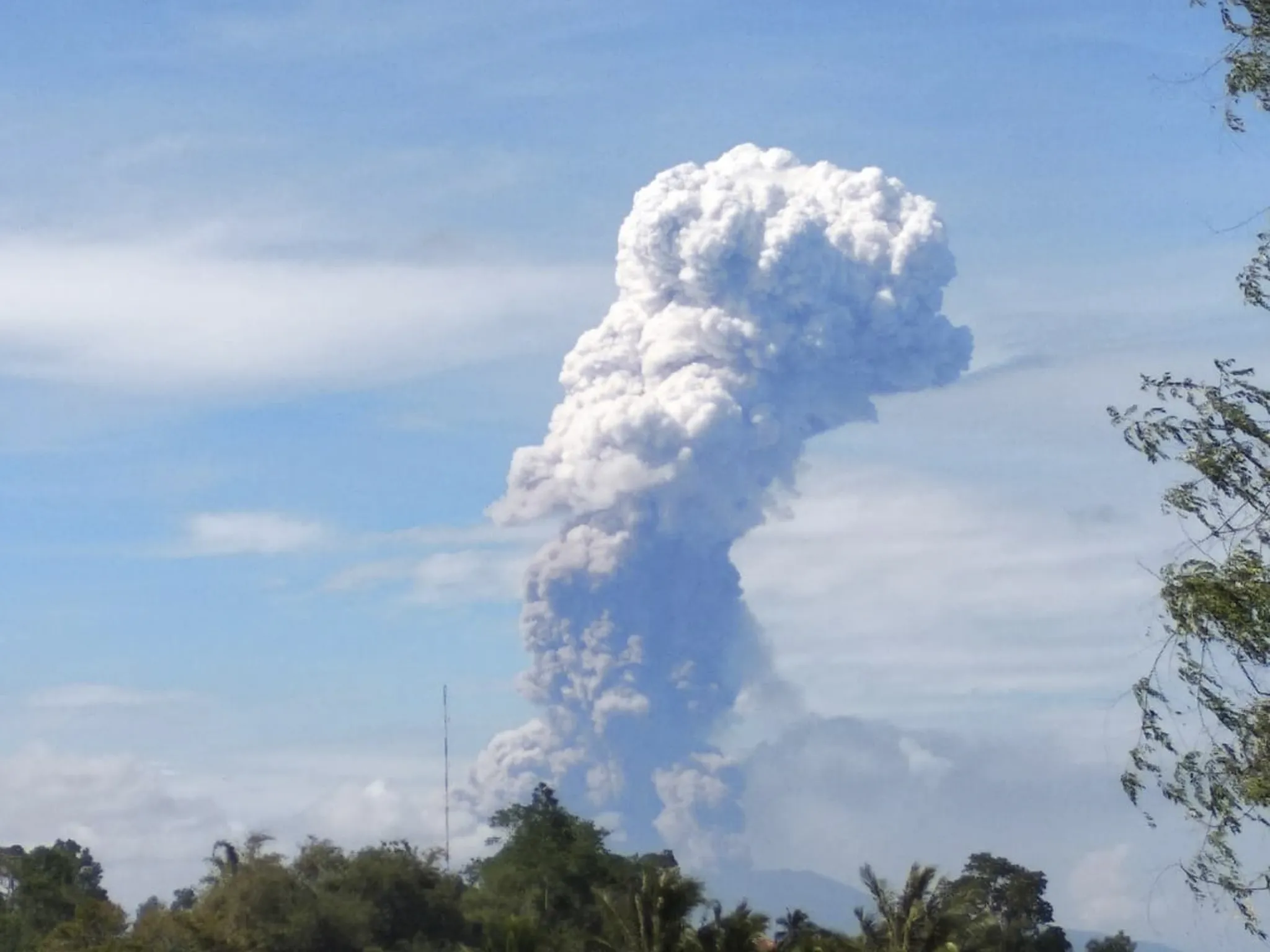 Mount Soputan spews hot ash in Minahasa, North Sulawesi on Oct. 3.