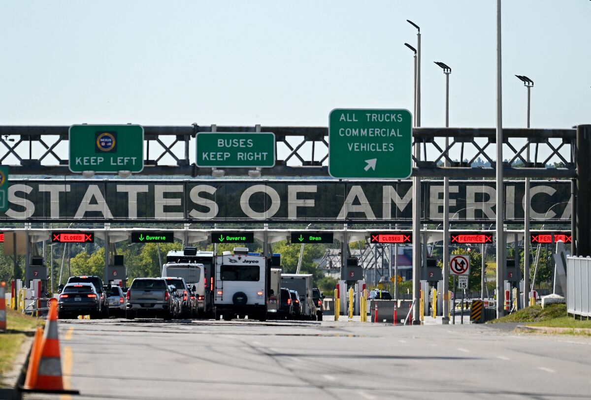 After ICE Raids, Canada Sees Surge in Migrants Crossing Border Through New York