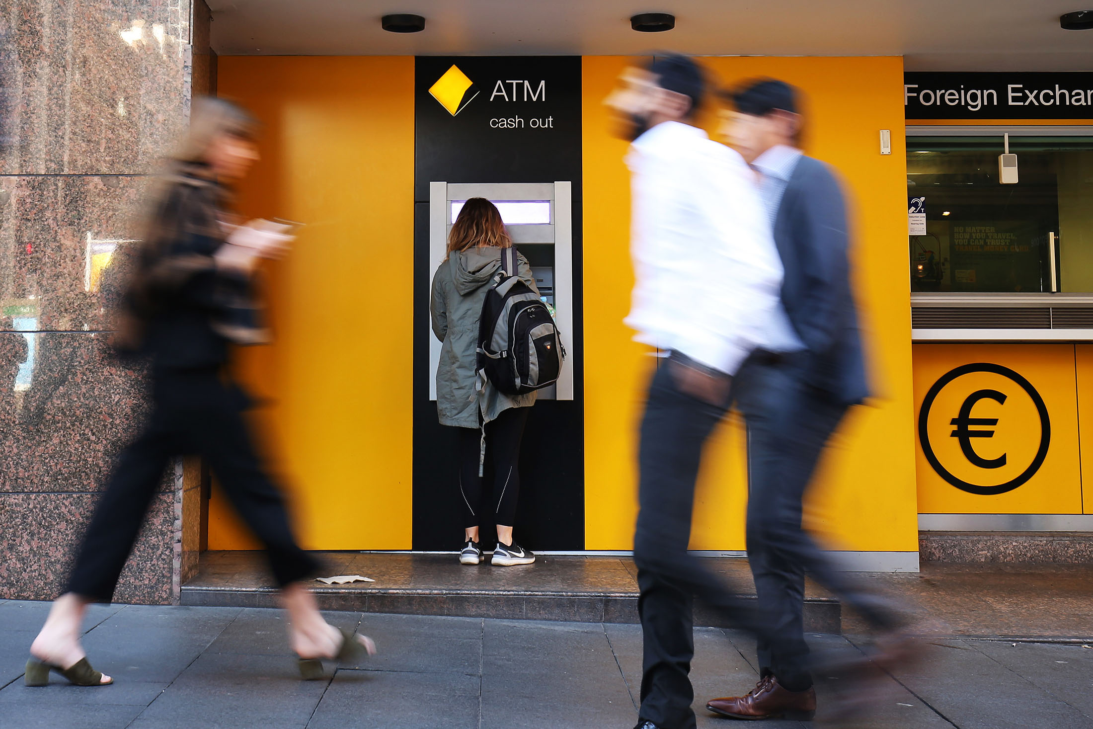 Australian Banks Drop ATM Charges - Bloomberg