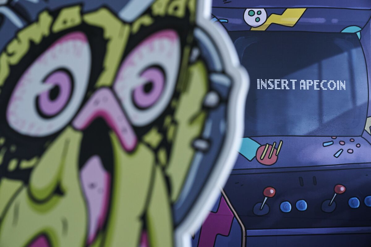 ApeCoin (APE) Drops After Ethereum-Crashing (ETH) Record Virtual Land Sale  - Bloomberg