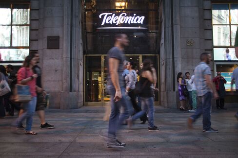 Telefonica Said to Lure Germans With Dividends It Ended in Spain