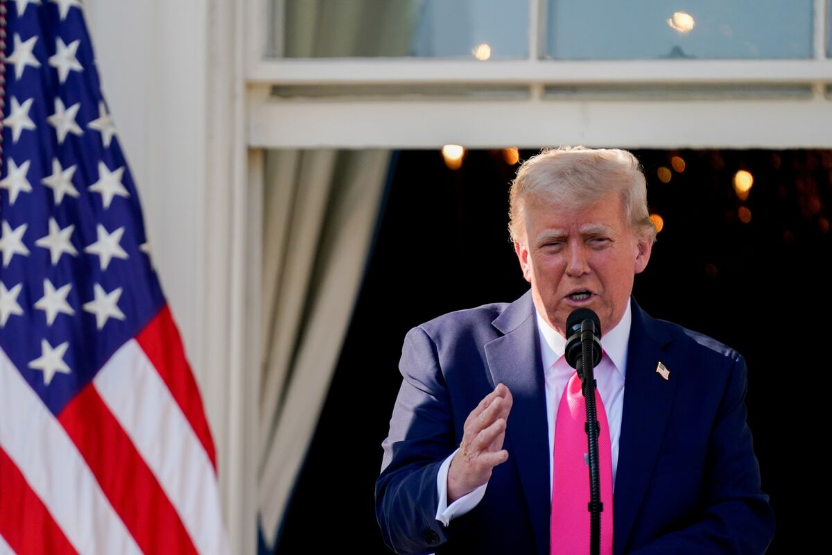 ブルームバーグのニュース記事「トランプ氏、ＢＲＩＣＳ「反米政策」と協調なら10％追加関税と警告」の画像