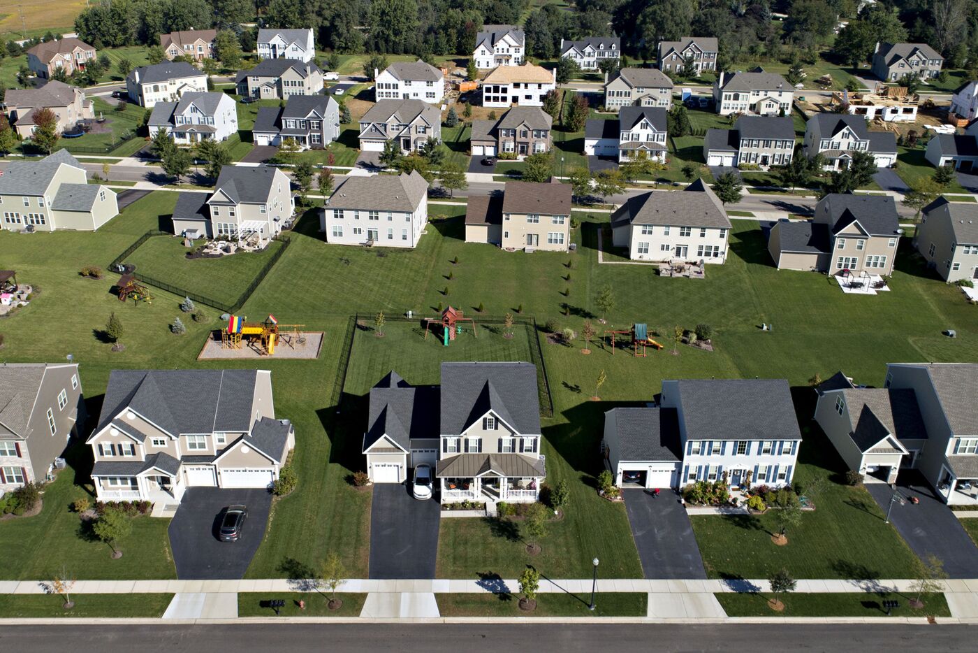 U.S. New Home Sales Rise More Than Forecast as Rates Fall - Bloomberg