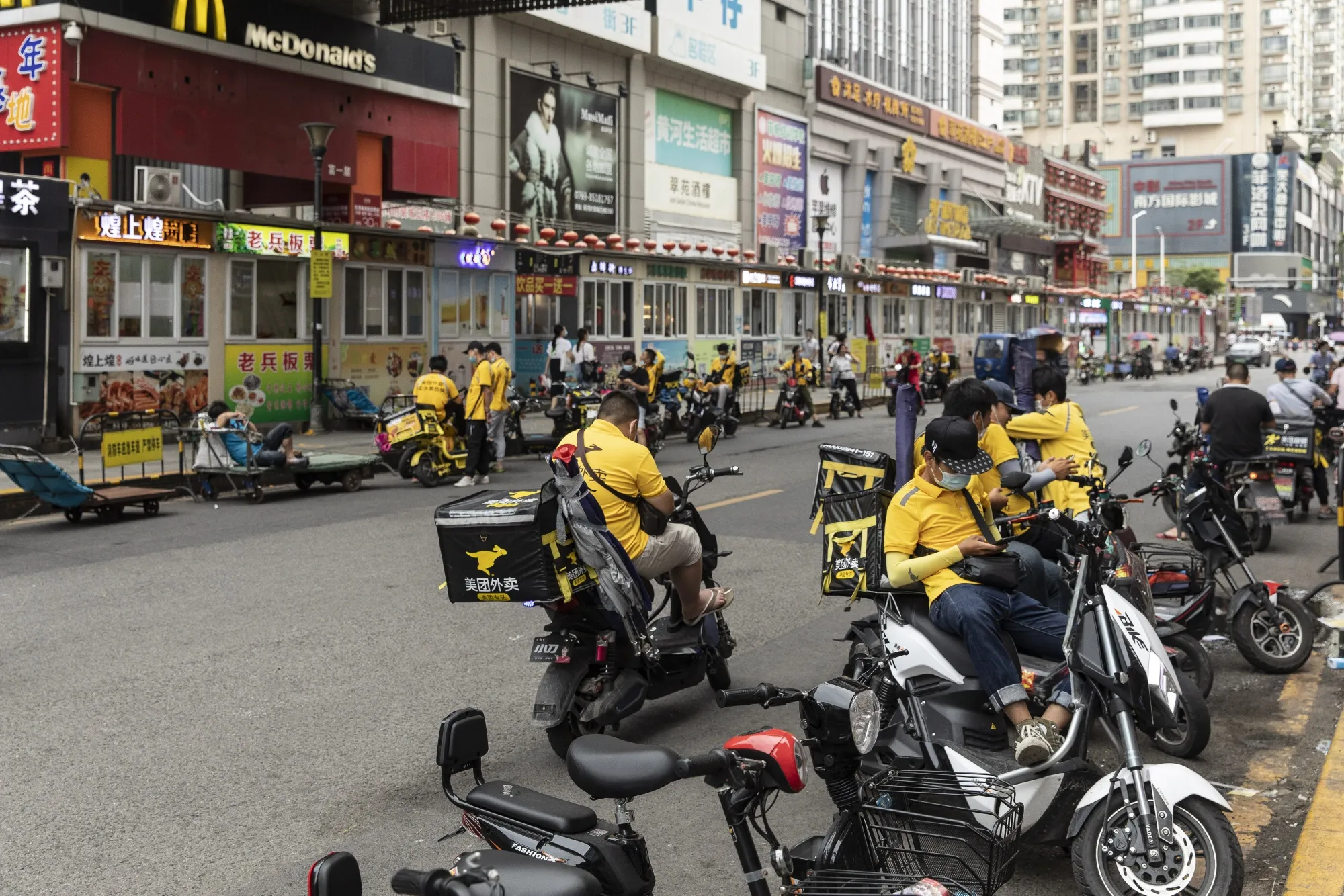 Daily Life in Dongguan as Millions of Newly Jobless in China Pose a Looming Threat to Xi