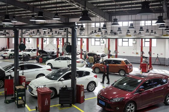 China's Messy Car Repair Market Gets a Goldman-Backed Makeover