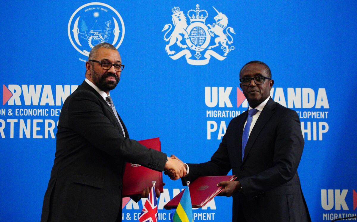 UK To Seal Rwanda Deportation Treaty As Sunak Takes On UK Courts ...