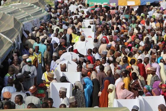 Nigerian Voters Face Ballot Delays and Sporadic Violence