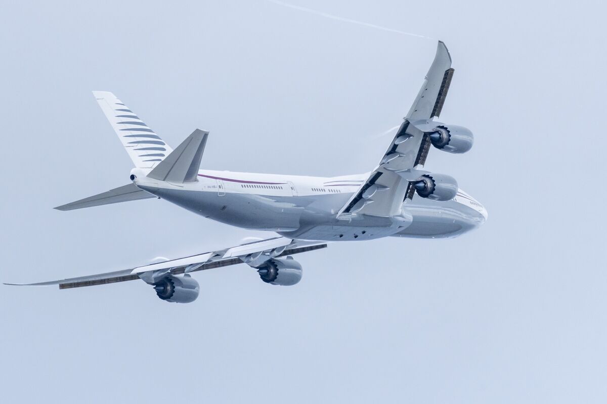 Cover Image for Trump Set to Accept Luxury Jet as Gift From Qatar, ABC Says