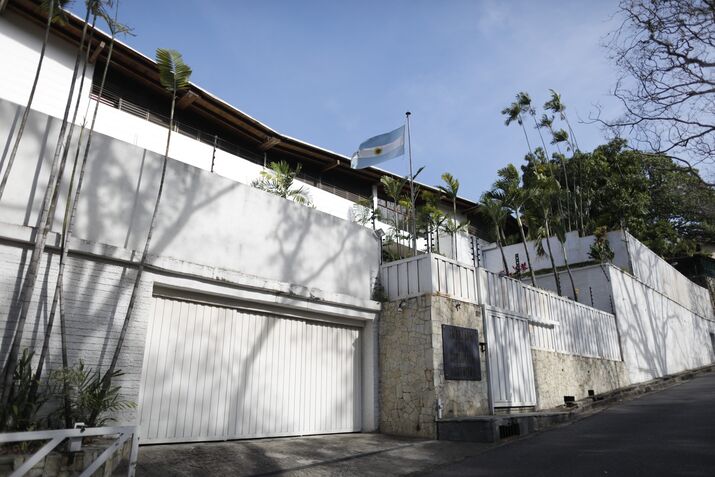 Maduro Tightens Measures to Combat Coronavirus
