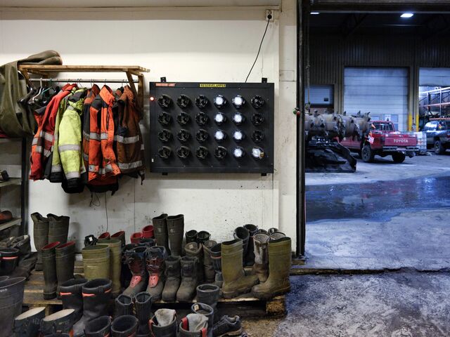 Longyearbyen was a company town until the 1980s, supporting several hundred miners (and their families) producing high quality coal for export principally to Germany. The energy crisis caused by Russia’s invasion of Ukraine gave the mine a temporary reprieve, but that time is now up.