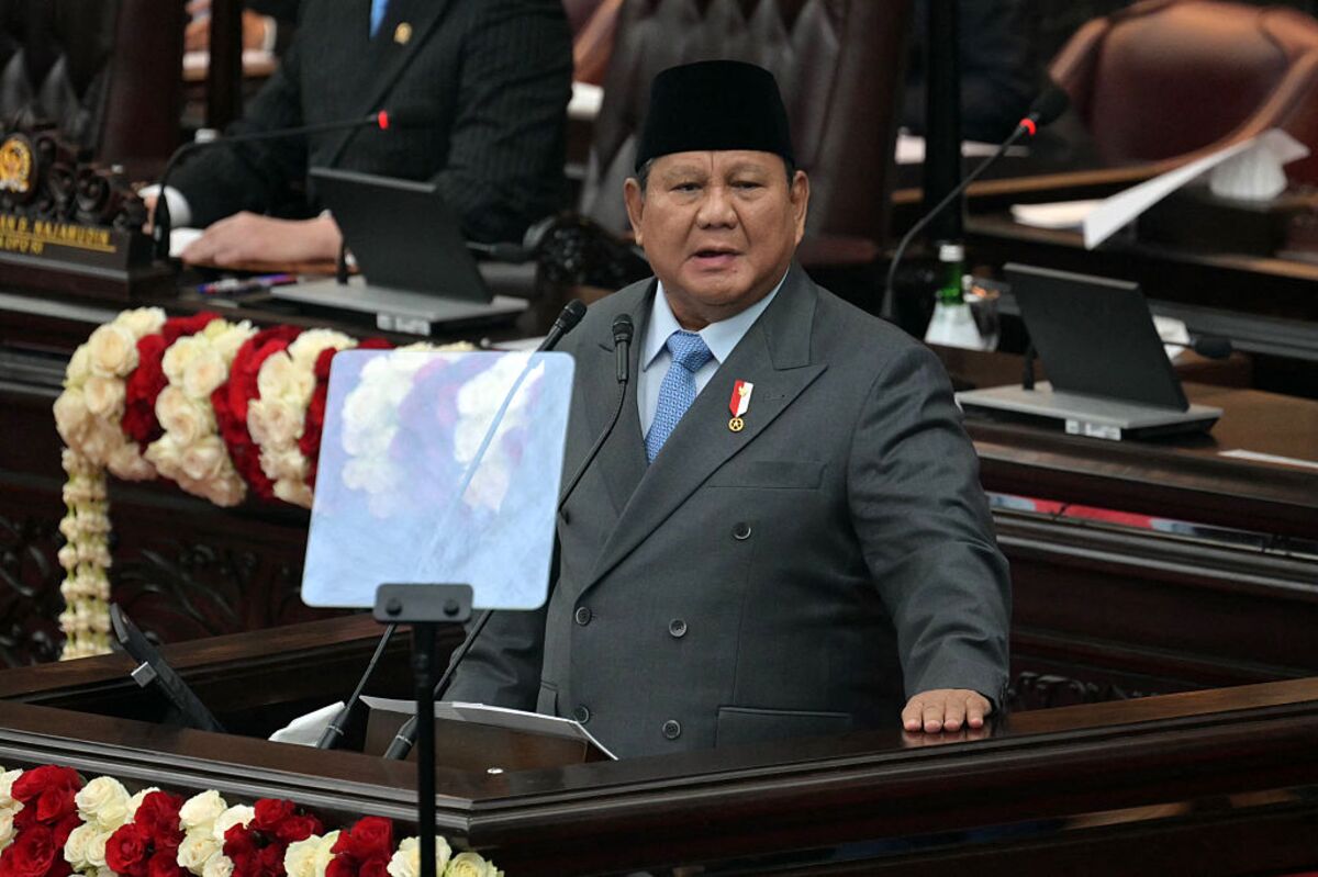 Indonesia’s Prabowo Aims for Boring to Soothe Worried Investors