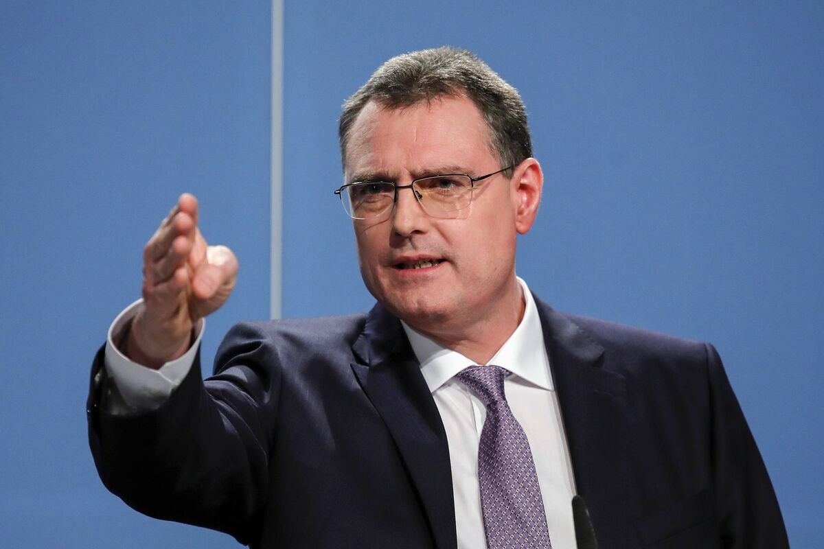 SNB Rate Hike View Splits Economists Three Ways Decision Guide Bloomberg snb-rate-hike-view-splits-economists-three-ways-decision-guide-bloomberg