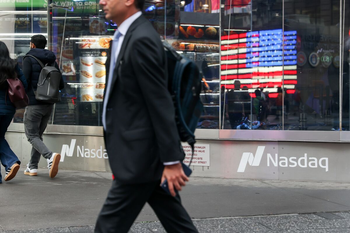 US Futures Climb With Semiconductor Stocks Rebounding After Rout