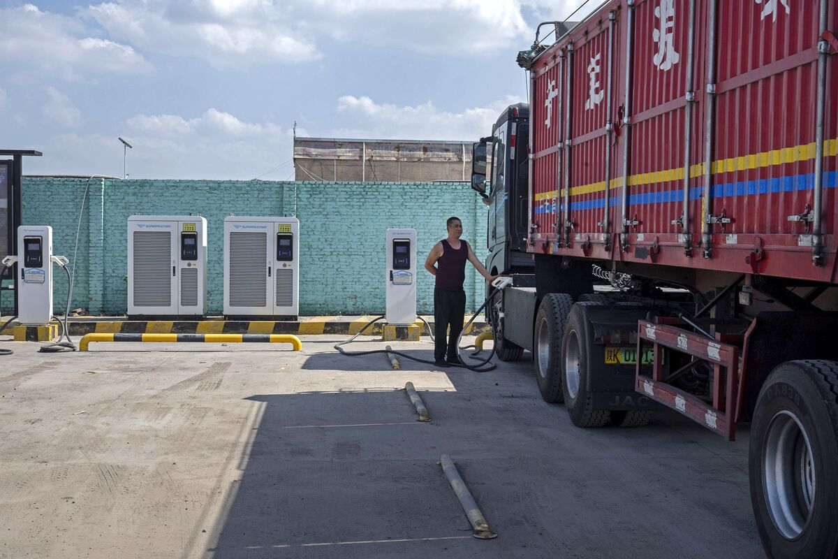 bloomberg.com - China Has an 18-Wheel Answer to Soaring Global Diesel Prices