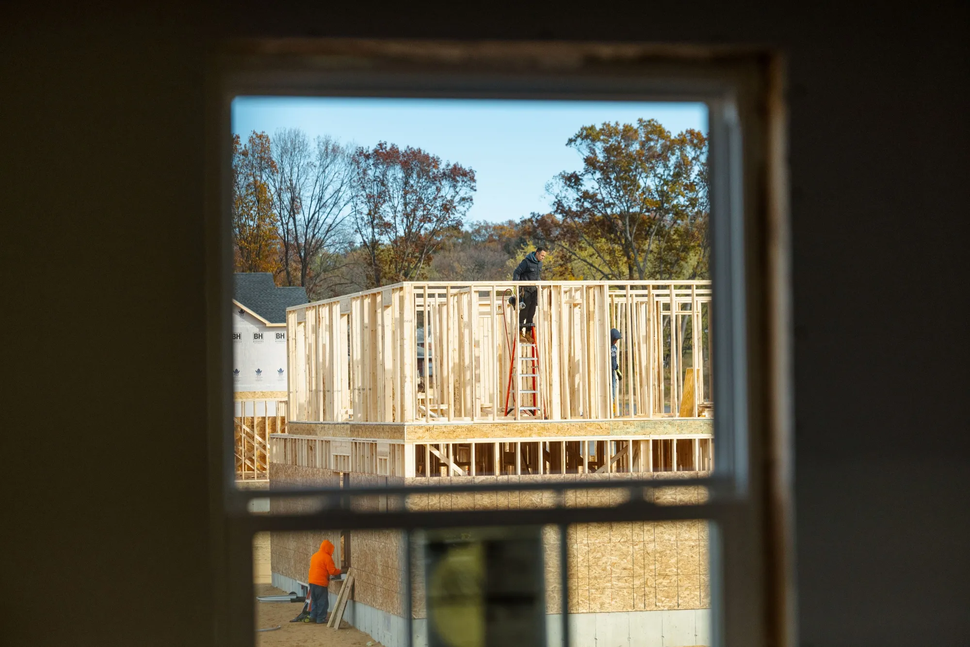 The National Association of Home Builders/Wells Fargo&nbsp;gauge&nbsp;of housing market conditions increased seven points to 44, according to data out Wednesday.&nbsp;