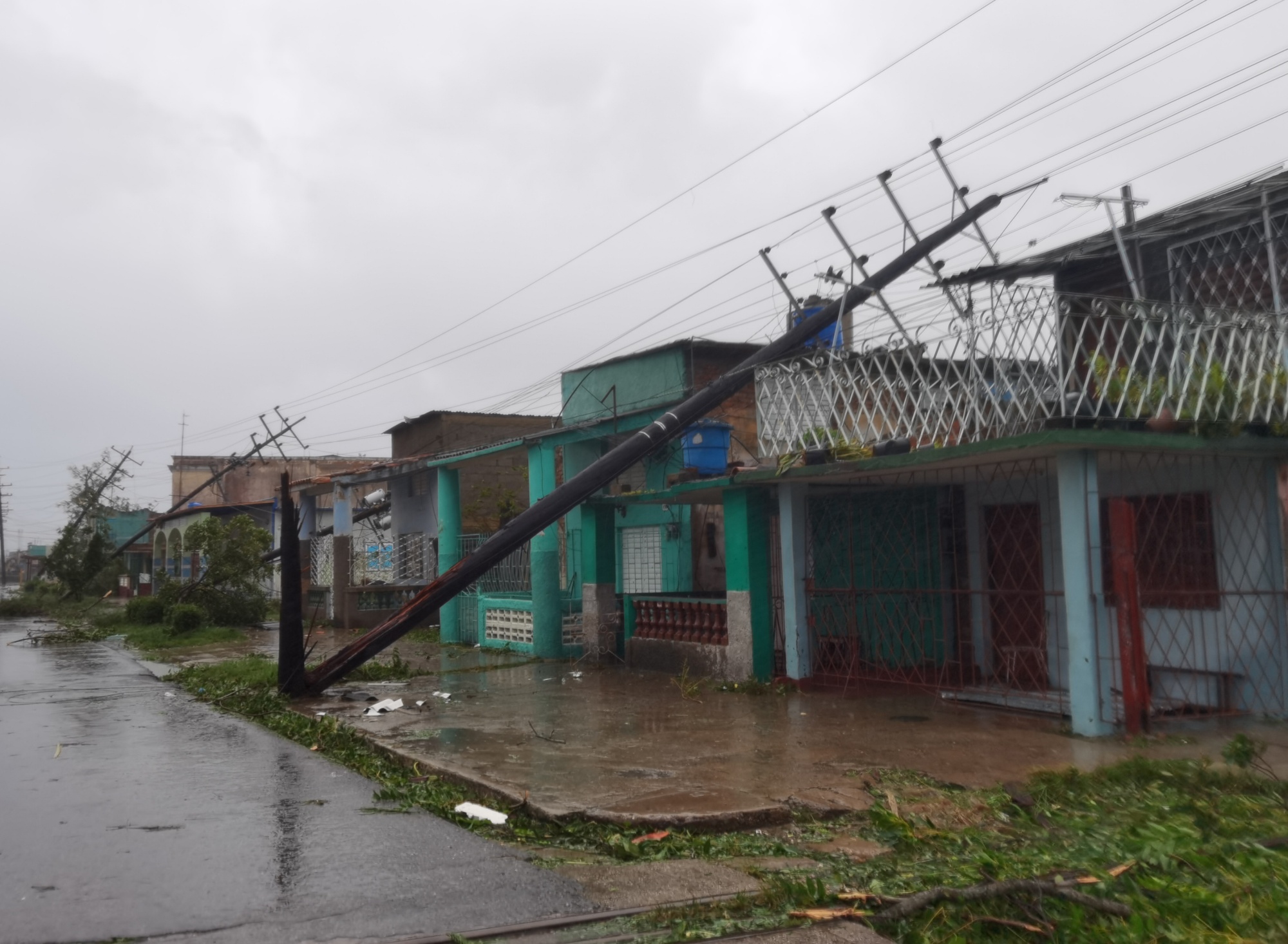 Hurricane Ian Hits Cuba With Nationwide Blackout - Bloomberg