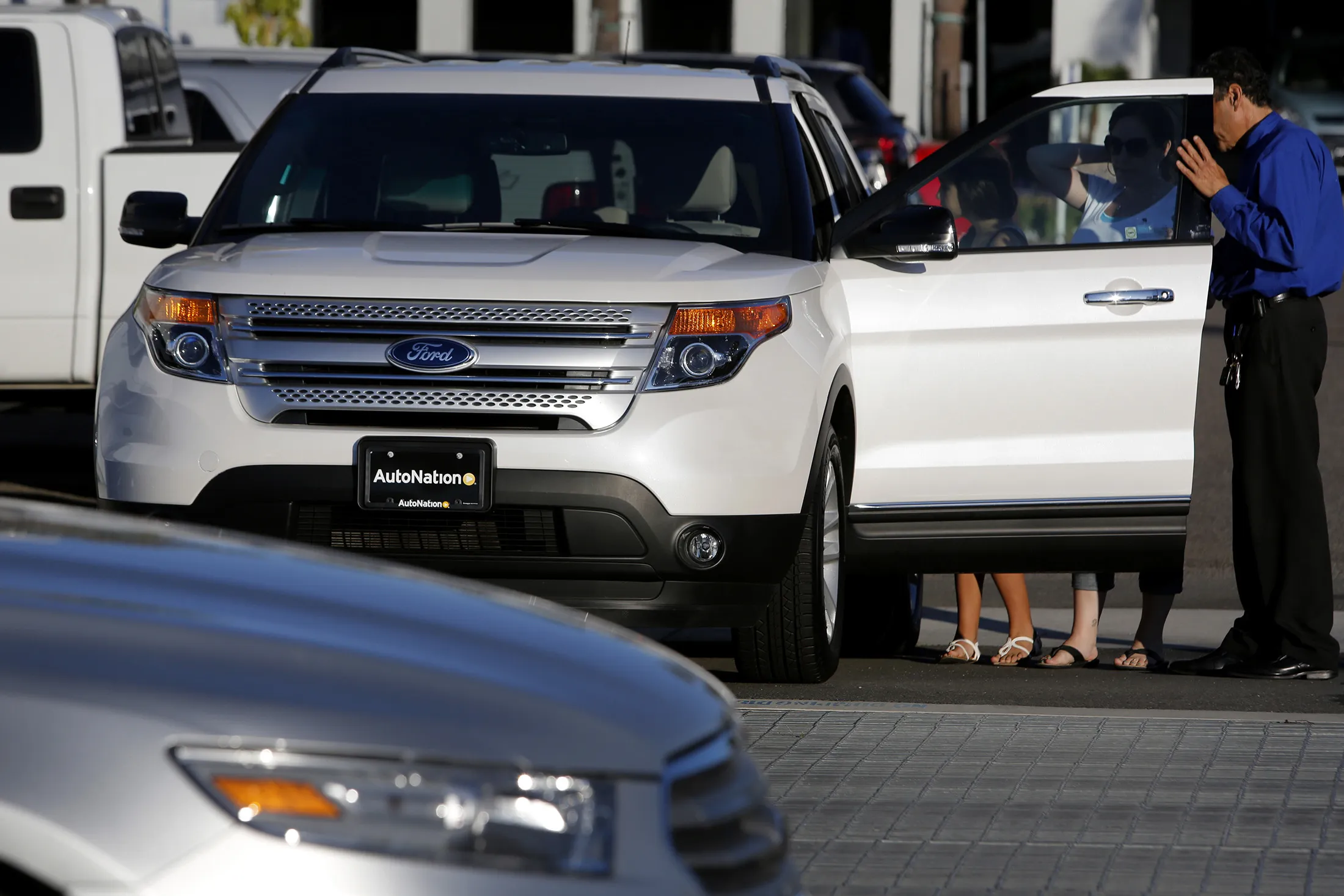Customers view an Edge Ford Motor Co. sports utility vehicle (SUV).
