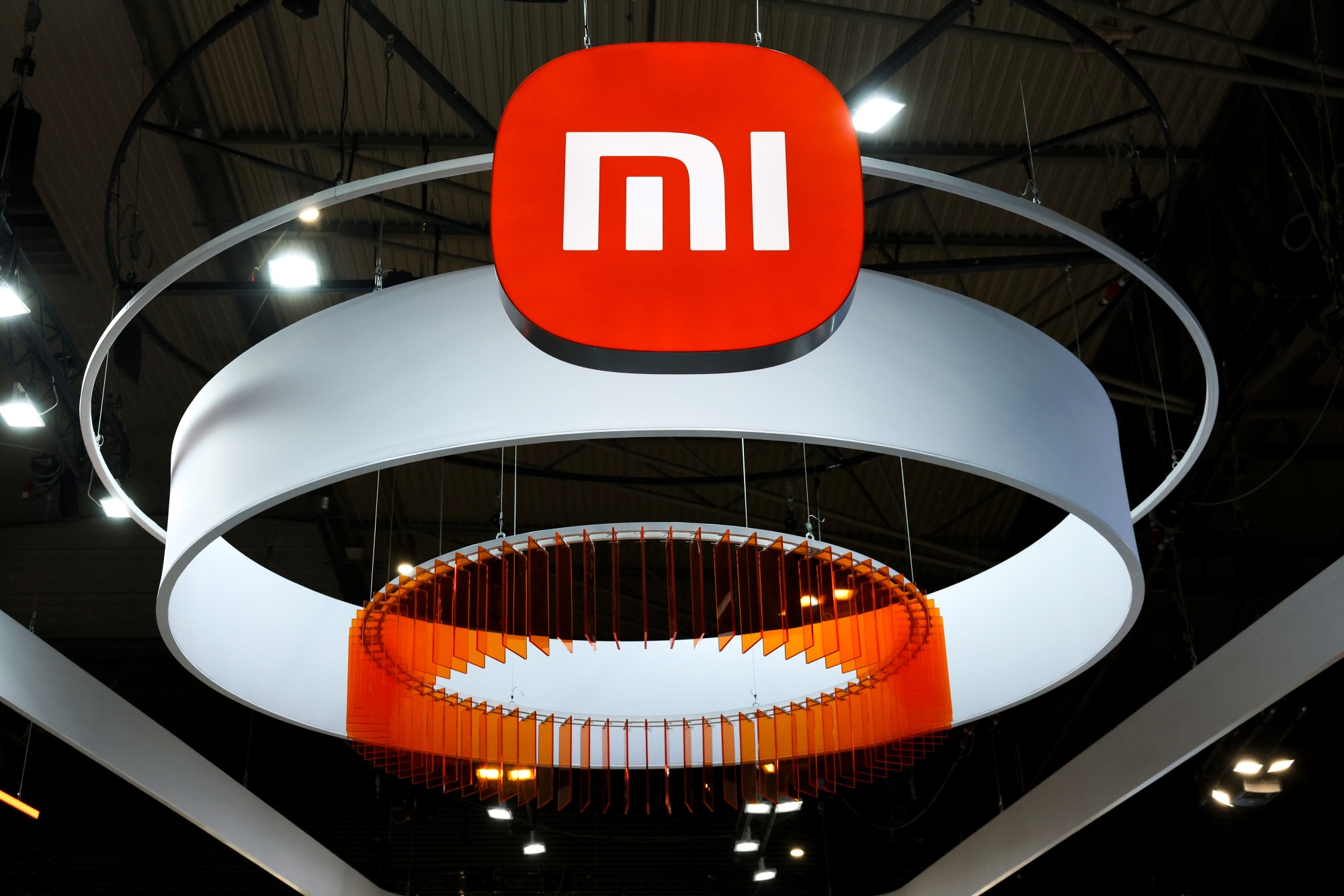 Xiaomi Revenue Dives 19% After Chinese Mobile Gloom Deepens - Bloomberg