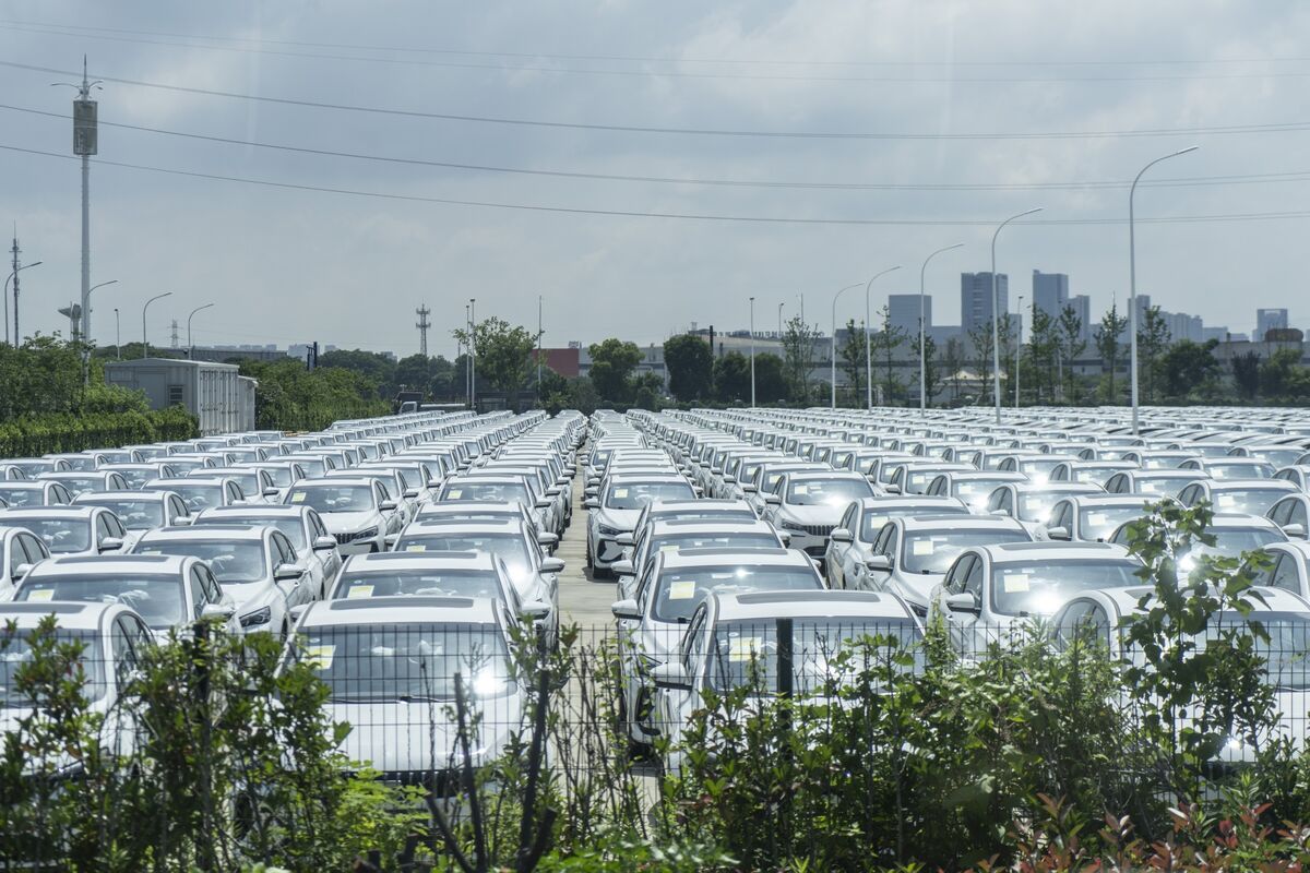 Geely Extends Lead Over BYD With Biggest Sales Gap Since 2022