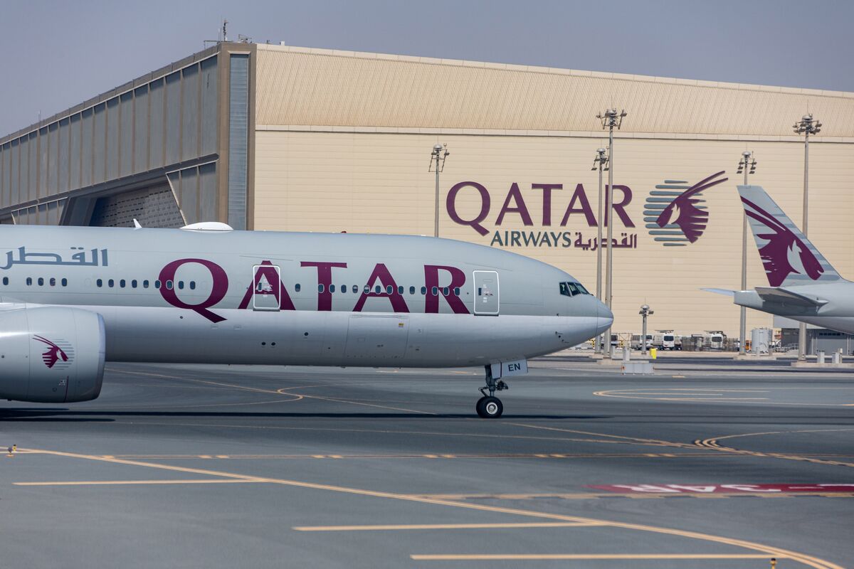 Qatar Airways Mulls Up to 150 Widebody Order From Boeing (BA