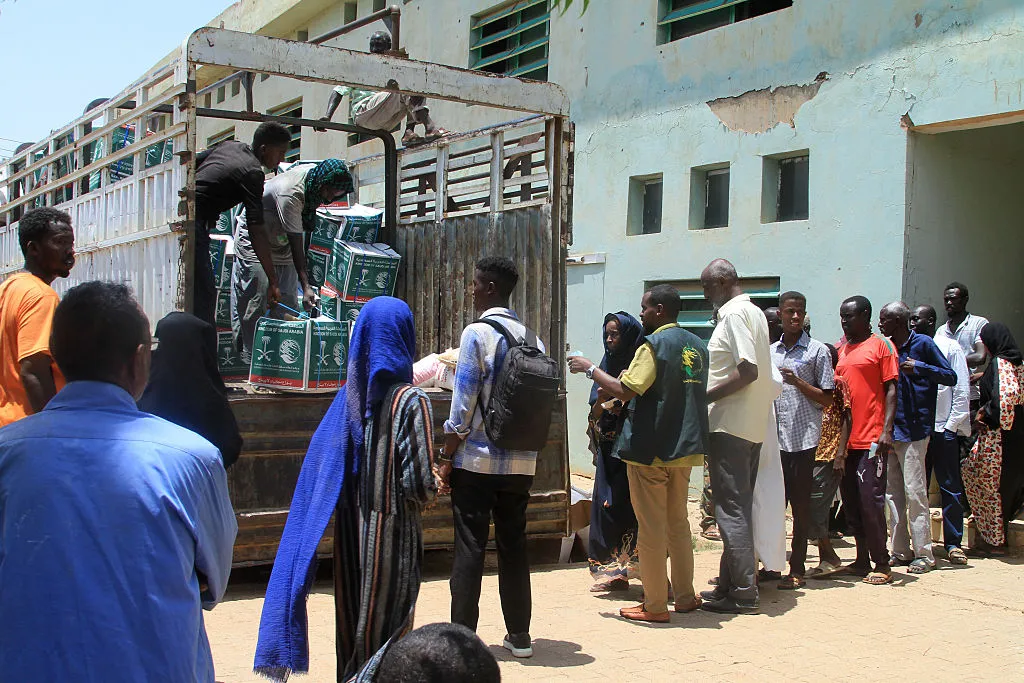 Sudanese queue to receive humanitarian aid in the Al-LaMap district of Khartoum.