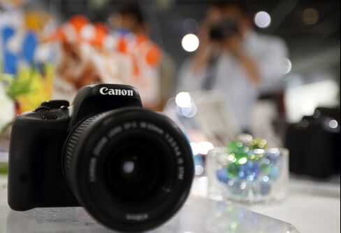 Canon Lowers 2013 Profit Forecast 10% on Slowing Camera Sales