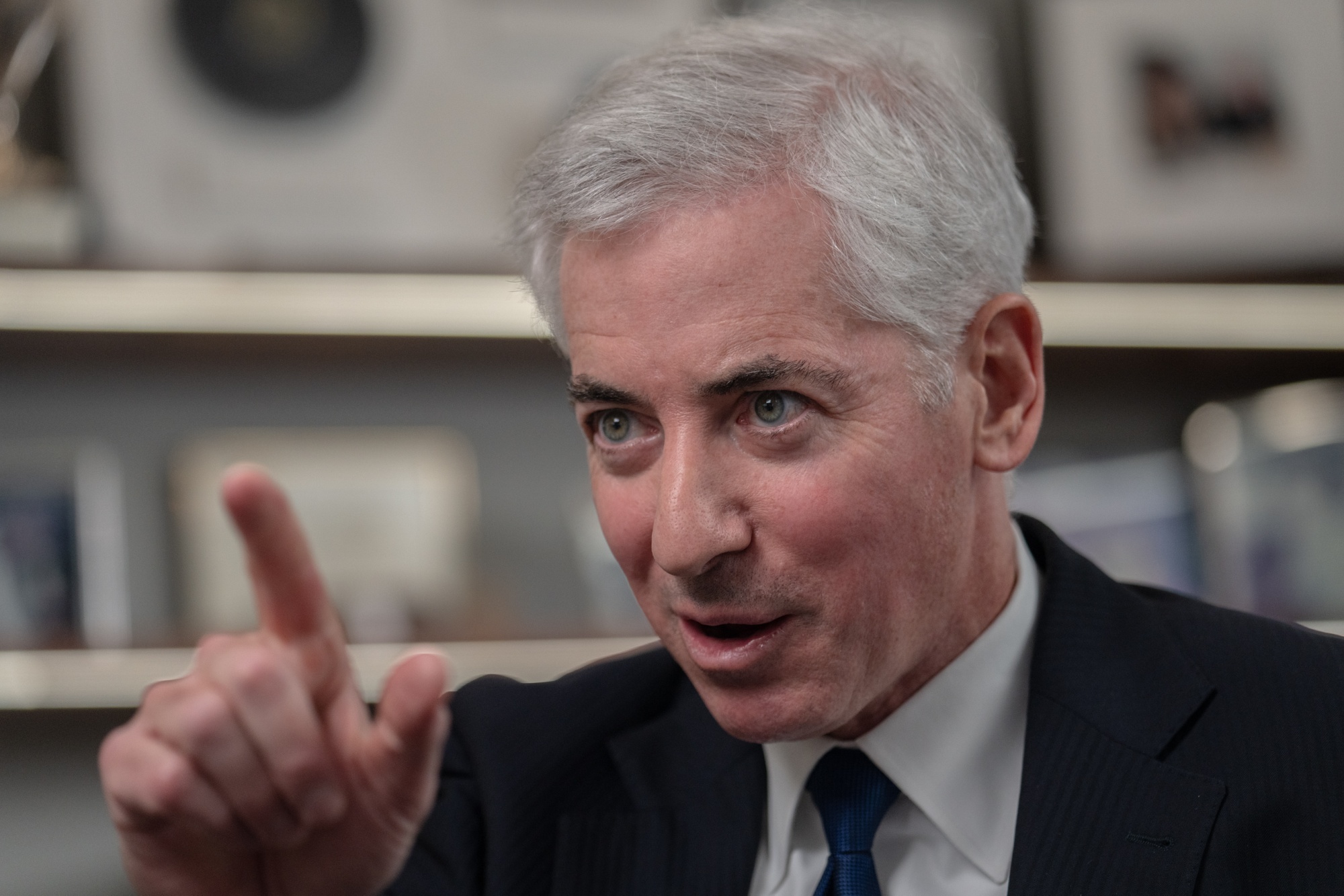 Bilionário Bill Ackman aposta que Fed cortará juros já no 1º tri ...