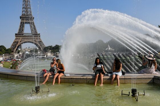 Paris Scorches in Historic Drought as Heatwave Fries Europe