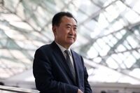 China Tycoon Who Lost $32 Billion Tries to Salvage an Empire