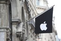 Apple Inc Launch The iPad 2 in the U.K.