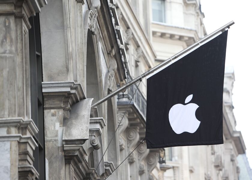 Apple Inc Launch The iPad 2 in the U.K.