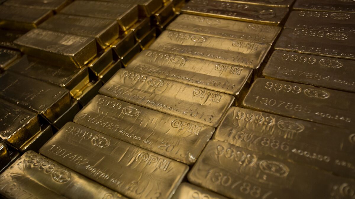 Raised Our December 2026 Gold Target to $4,900, Says Goldman Sachs' Dart